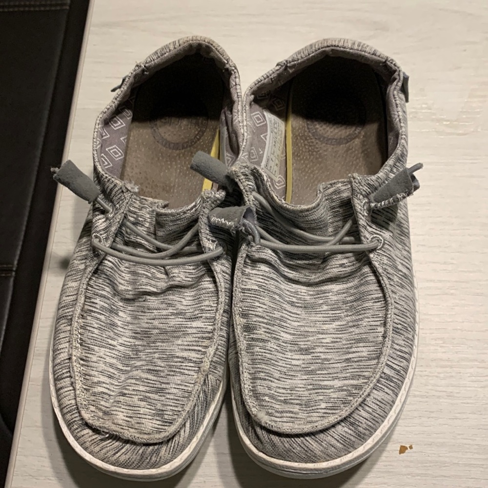 Hey Dude size 7 womens in great condition